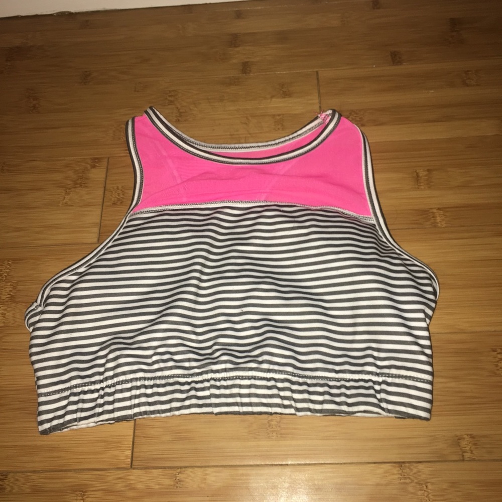 Sports bra removable cups NWOT